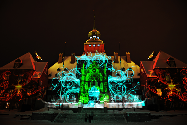 Bilden visar rådhuset i laserskrud