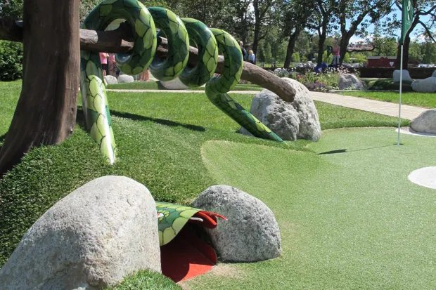 Ett av hålen på äventyrsgolfen. 