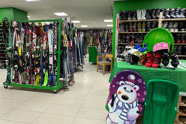 Skidor, utrustning och tält 