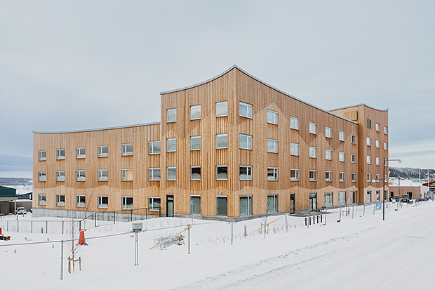 Exteriör av stor träbyggnad – Bangårdsgatan Särskilt boende.