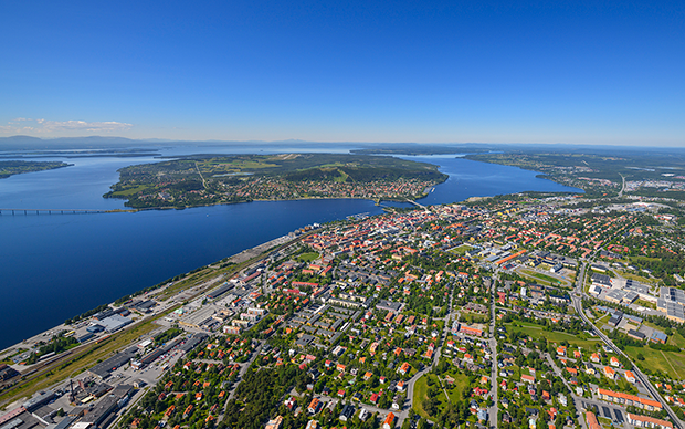 Flybild över Östersund och Storsjön.