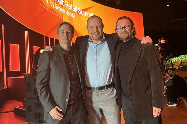 Tre personer uppställda efter prisutdelningen