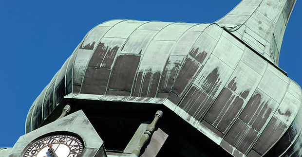 Den lökformade kupolen påminner om en gammal jämtländsk klockstapel