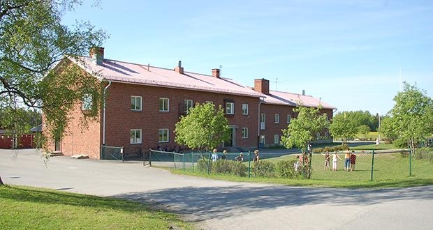 Häggenås skola utifrån