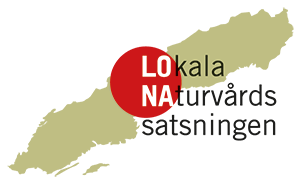 En logotyp med texten "Lokala naturvårdssatsningen"
