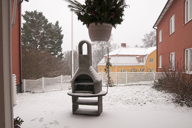 Bild på uteplats med grill