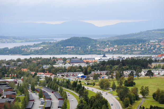 Vy över Östersund, Öneberget och Oviksfjällen