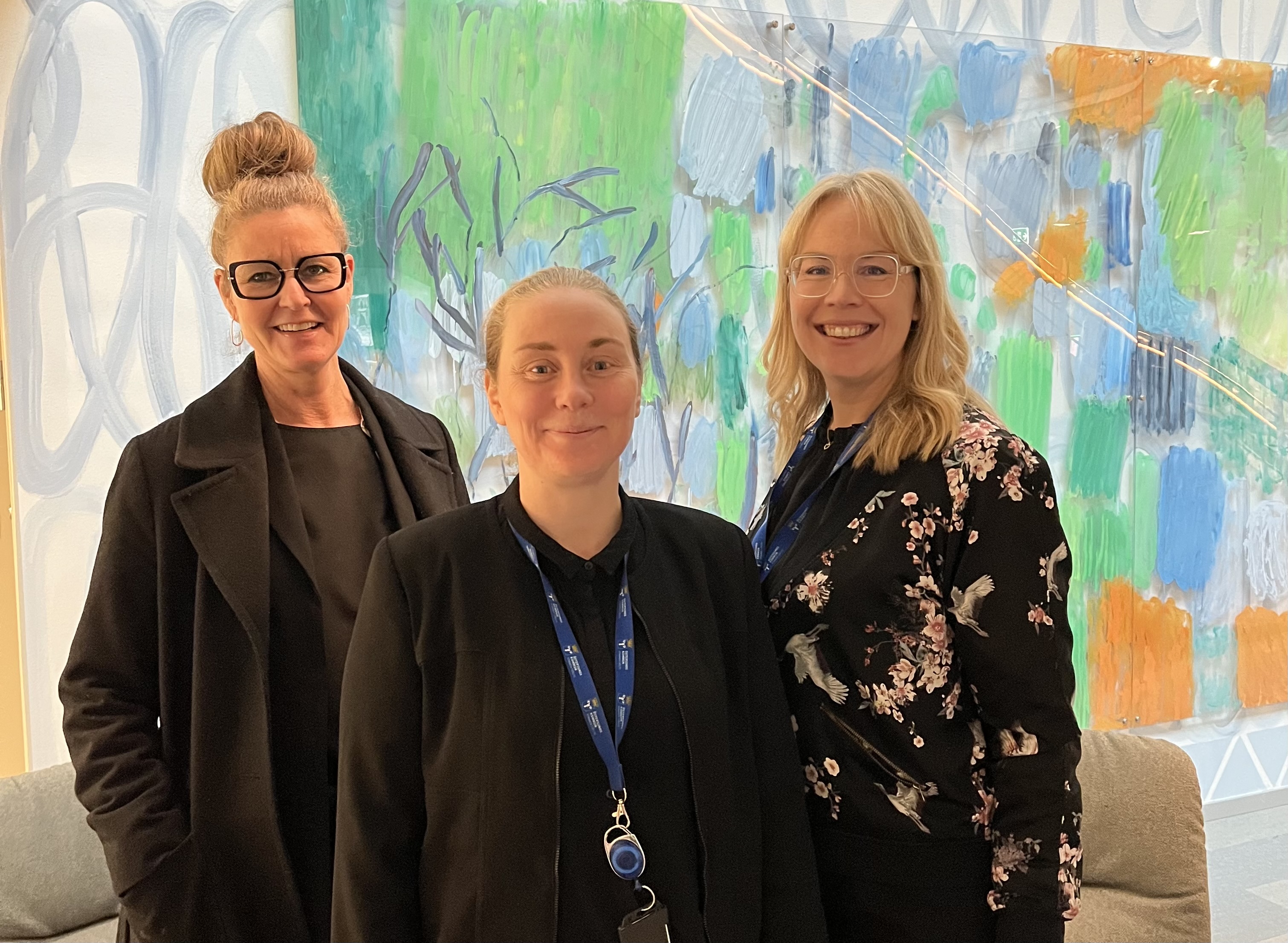 Bild på professor Åsa Wikberg Nilsson och projektledarna Anna Rydberg och Mona Modin