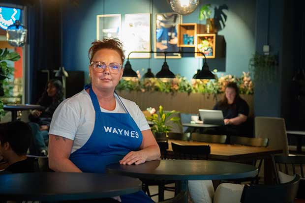 ”Jag älskar att rita, planera och försöka göra verklighet av kundernas vision”, säger Carina.