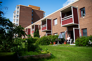 Sommarbild på utsidan av särskilda boendet Sjöängen