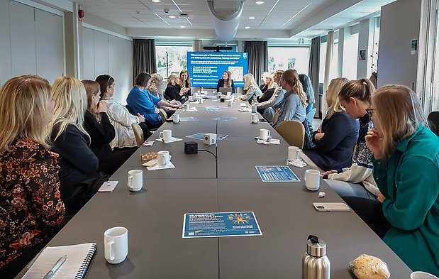 Bilden är från ett frukostmöte med kvinnliga företagare i slutet av september, där vi bland annat pratade om den nya näringslivspolicyn.