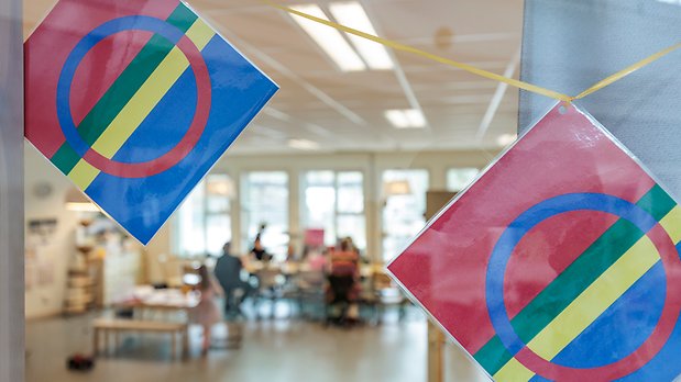 Samiska flaggor i skolmiljö