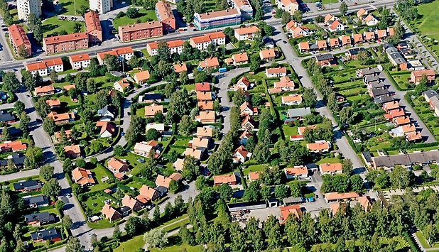 Flygbild över kvarteren Tvåbladet, Korallroten och Skogsfrun