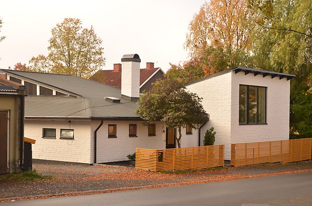 Grävlingen 12 - Vitt hus i kubistisk stil. 