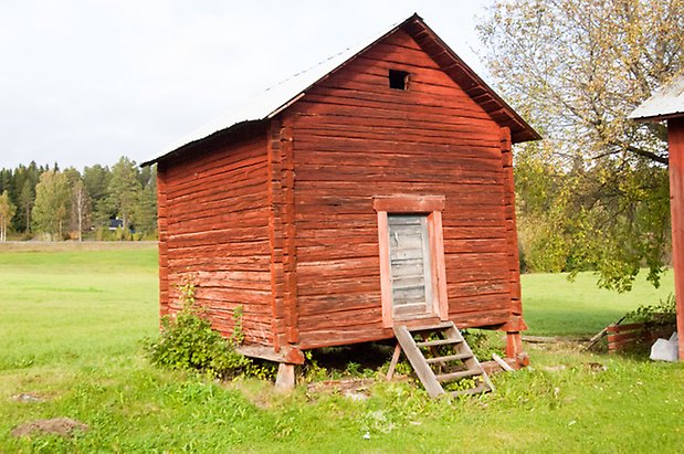 Brevåg 2:19. Timrad, rödmålad häbre