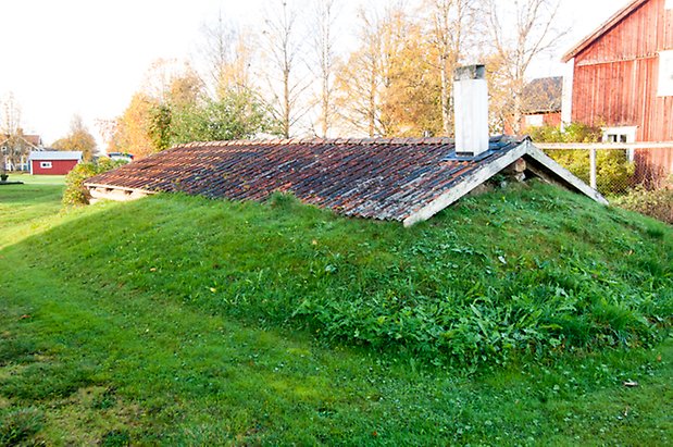 Lits-Åsen 4:6. Tak på en gräskulle.