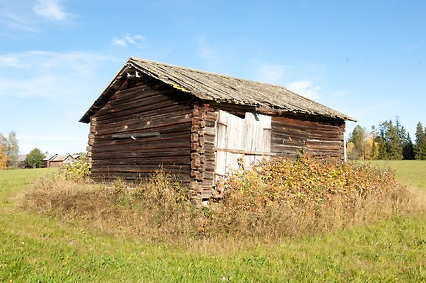 Palleråsen 1:8. Timrad byggad.