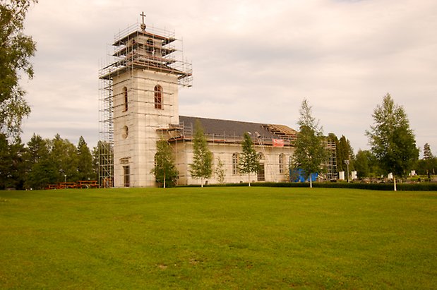 Sunne Prästbord 1:2. Kyrka i vit puts.