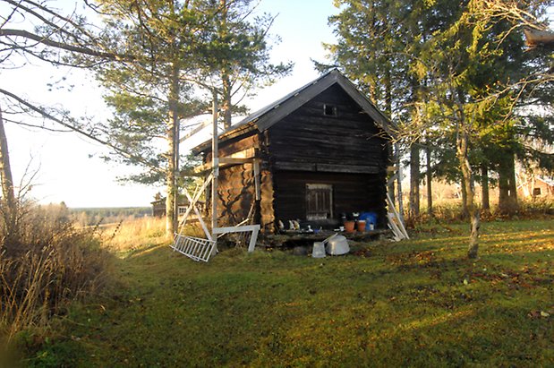 Bjärme 2:1. Timrat, brunt härbre.