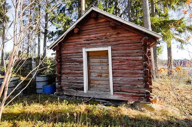 Häggenås-Svedje 1:4.Timrat, rött härbre.