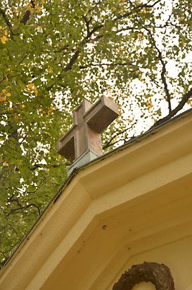Norr 1:2 - Detaljbild på utsmyckning på tak i form av ett kors.