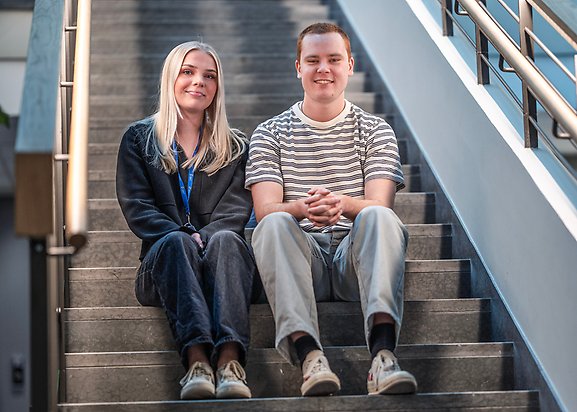 Flera företag upplever att det är svårt att hitta rätt kompetens. Och hur får man utbildning och arbetsmarknad att mötas bättre? Det är problem och frågeställningar som Elin och Birk stött på i sin undersökning.