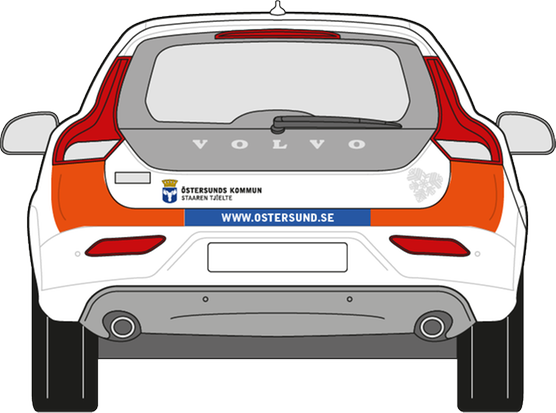 Orange och blåa fyrkanter placerade på baksidan av en vit bil, tillsammans med kommunens logotyp och adressen till kommunens webbplats.