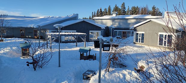 Skogsgårdens förskola i vinterskrud