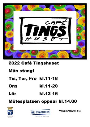 Affisch med tider caféet.