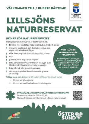 Skylt för Lillsjöns naturreservat som även förklarar vilka regler som gäller. QR-koder för att läsa mer och se karta.